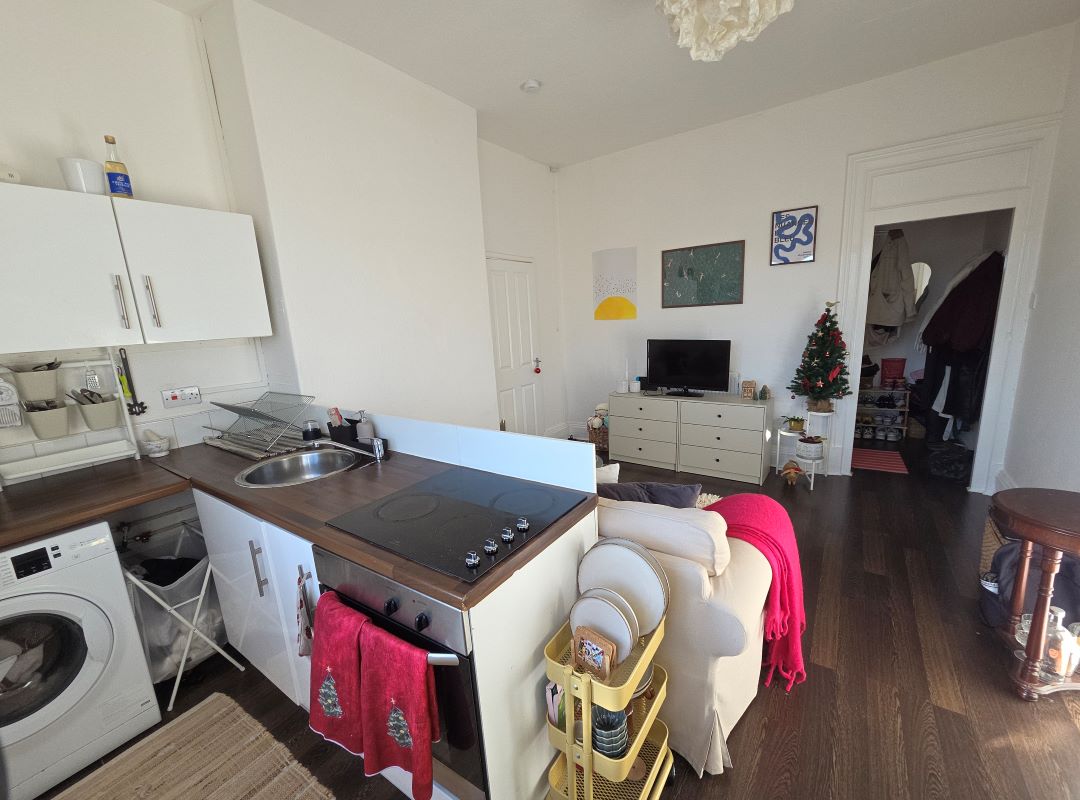 Flat 2,, 437 Cannock Road, Hednesford, Cannock, Staffordshire, WS12 4AE