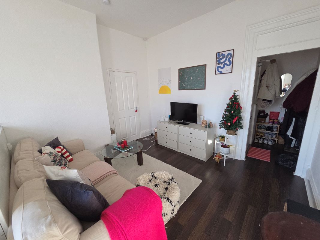 Flat 2,, 437 Cannock Road, Hednesford, Cannock, Staffordshire, WS12 4AE