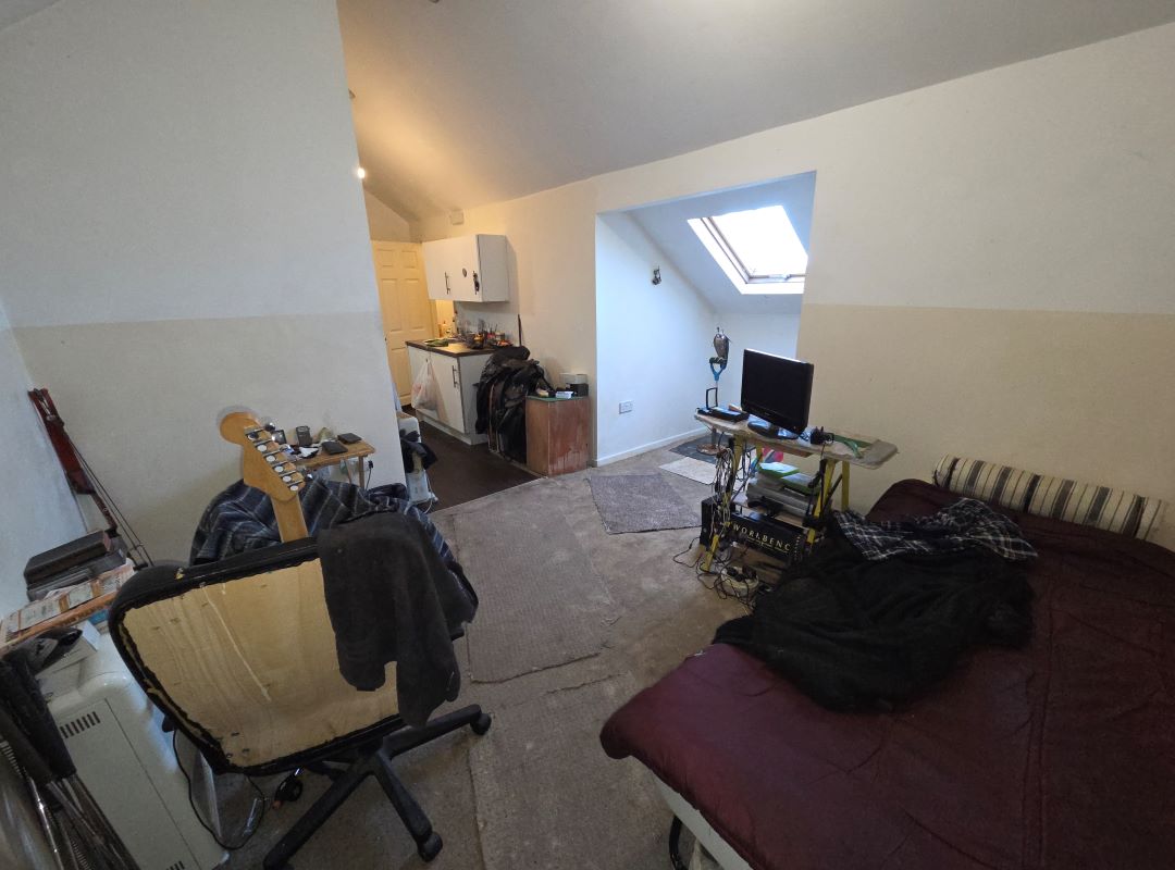 Flat 6,, 437 Cannock Road, Hednesford, Cannock, Staffordshire, WS12 4AE