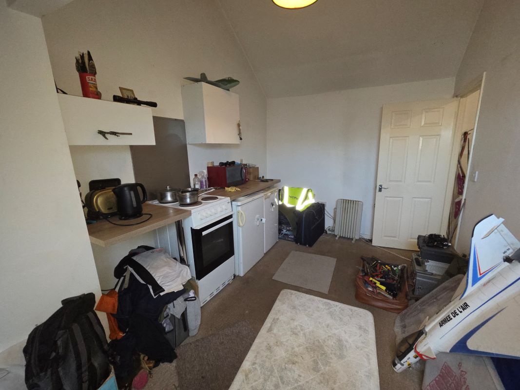 Flat 6,, 437 Cannock Road, Hednesford, Cannock, Staffordshire, WS12 4AE