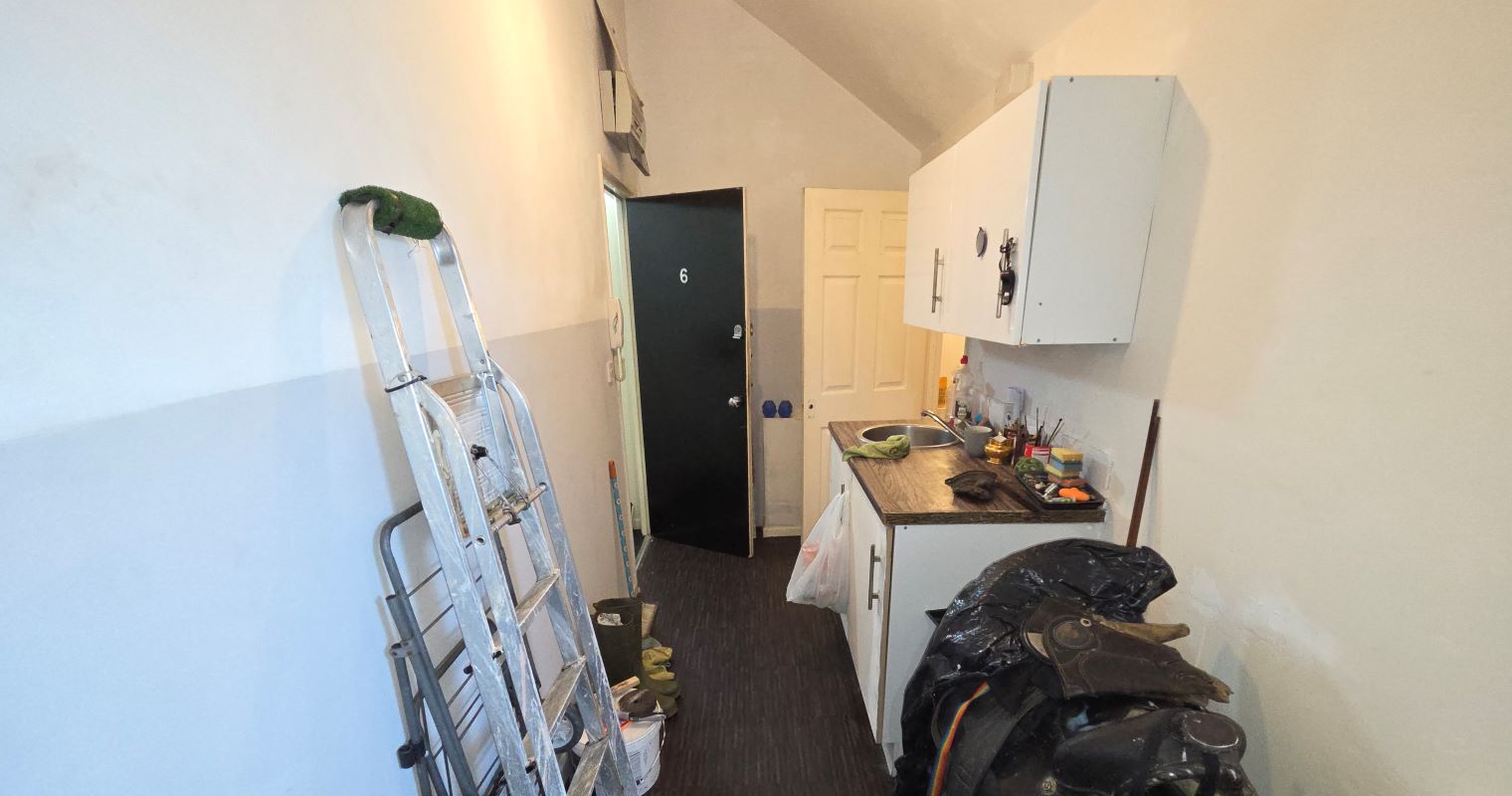 Flat 6,, 437 Cannock Road, Hednesford, Cannock, Staffordshire, WS12 4AE