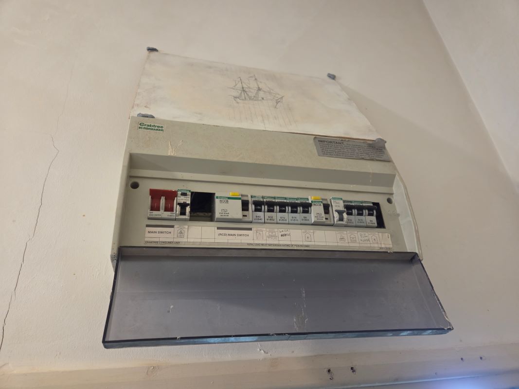 Flat 6,, 437 Cannock Road, Hednesford, Cannock, Staffordshire, WS12 4AE