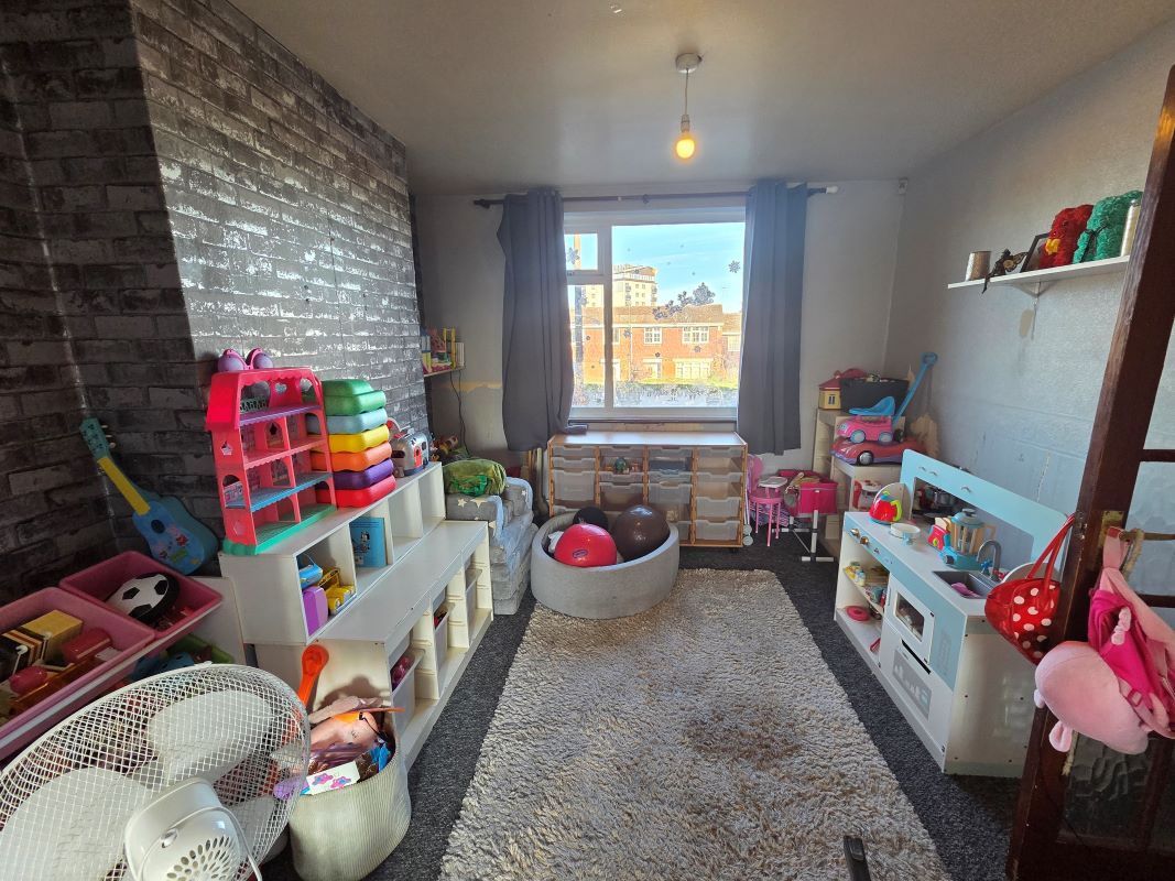 106 Throne Road, Rowley Regis, West Midlands, B65 9LB