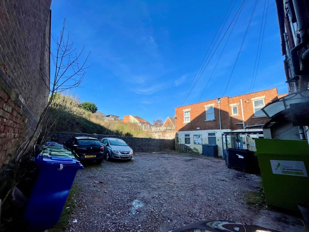 Flat 6,, 437 Cannock Road, Hednesford, Cannock, Staffordshire, WS12 4AE