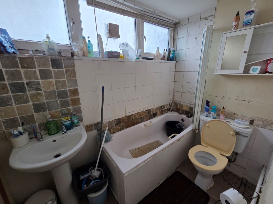 69 Wheatsheaf Road, Tividale, Oldbury, West Midlands, B69 1SL