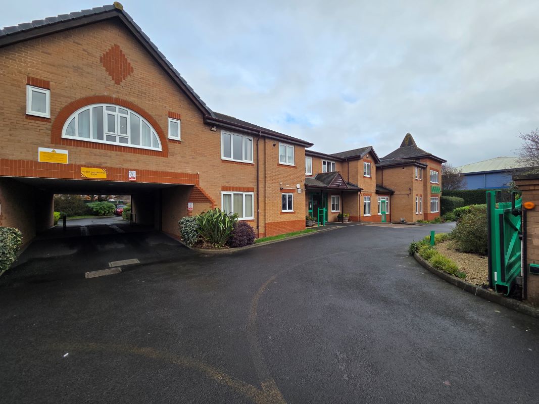Apartment 36 Kingsford Court, 125 Ulleries Road, Solihull, West Midlands, B92 8DT