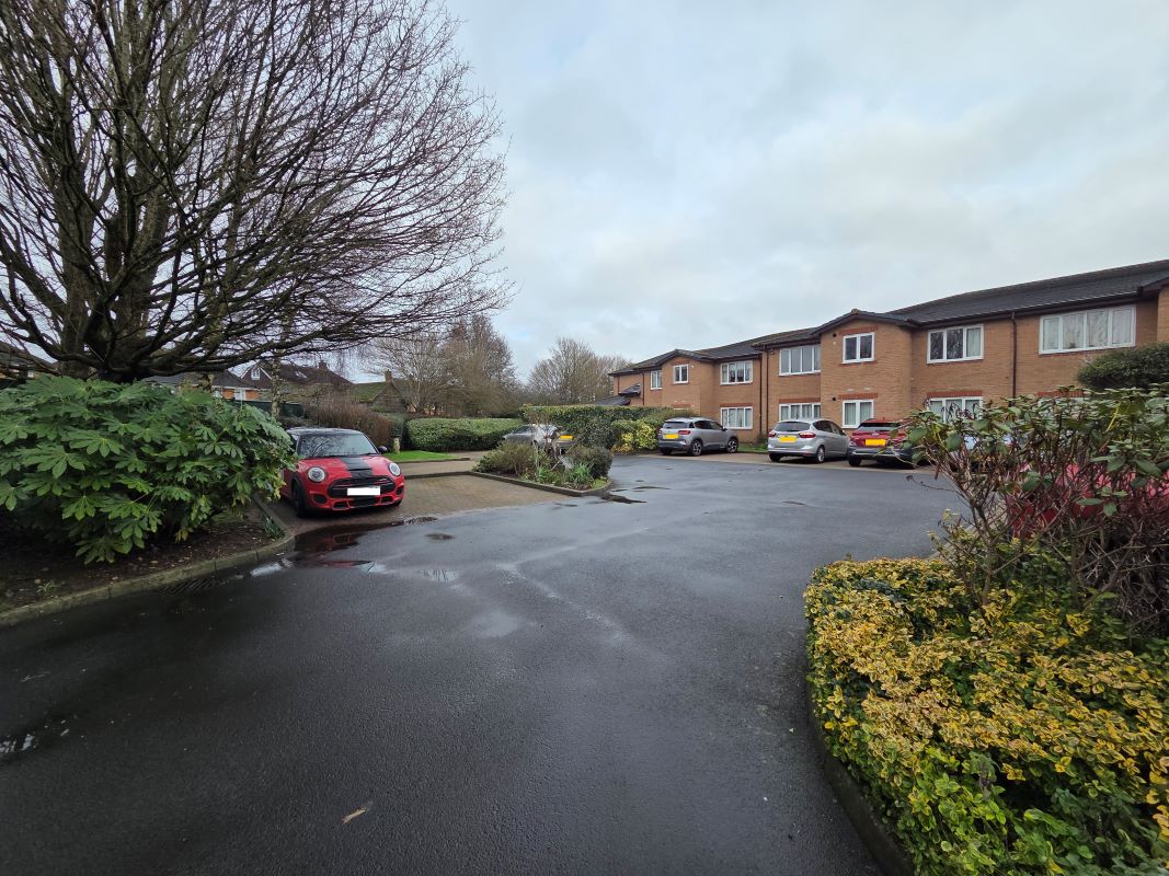 Apartment 36 Kingsford Court, 125 Ulleries Road, Solihull, West Midlands, B92 8DT