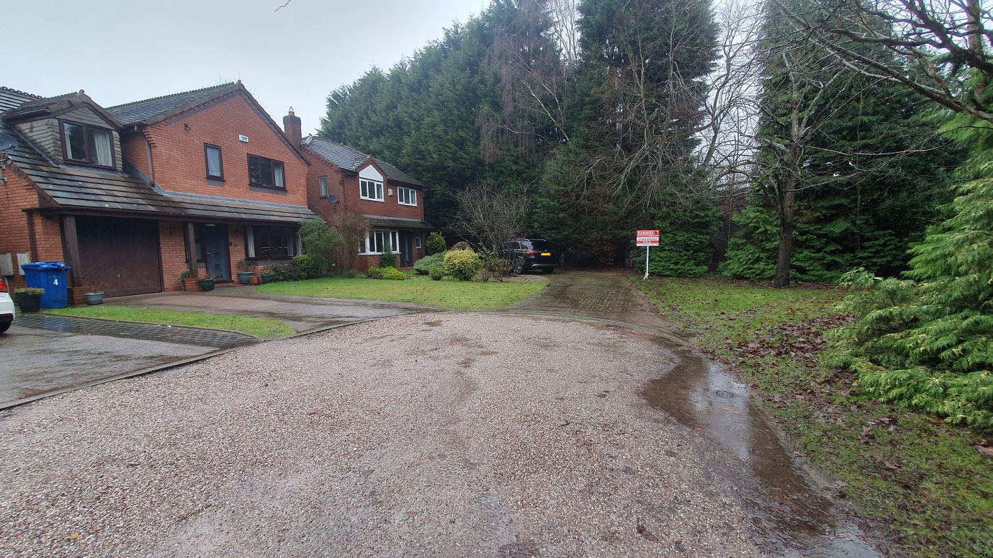 5 The Hedgerows, Shortbutts Lane, Lichfield, Staffordshire, WS14 9BU