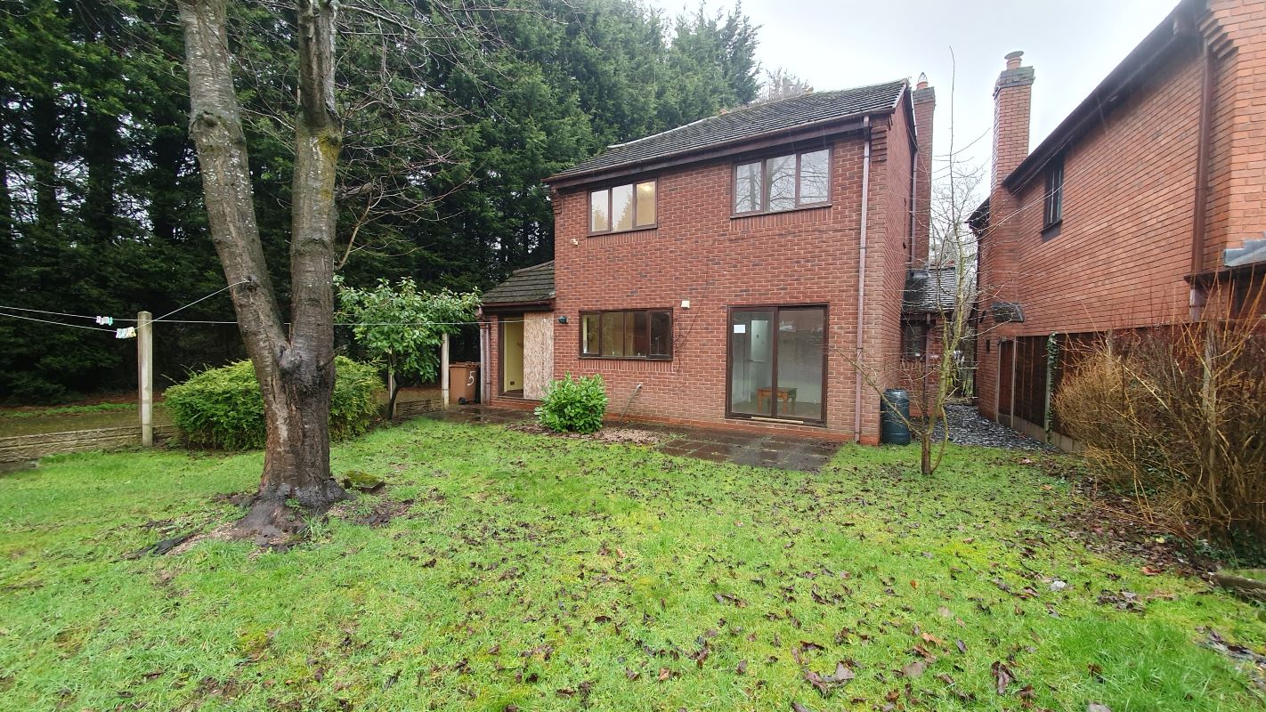 5 The Hedgerows, Shortbutts Lane, Lichfield, Staffordshire, WS14 9BU