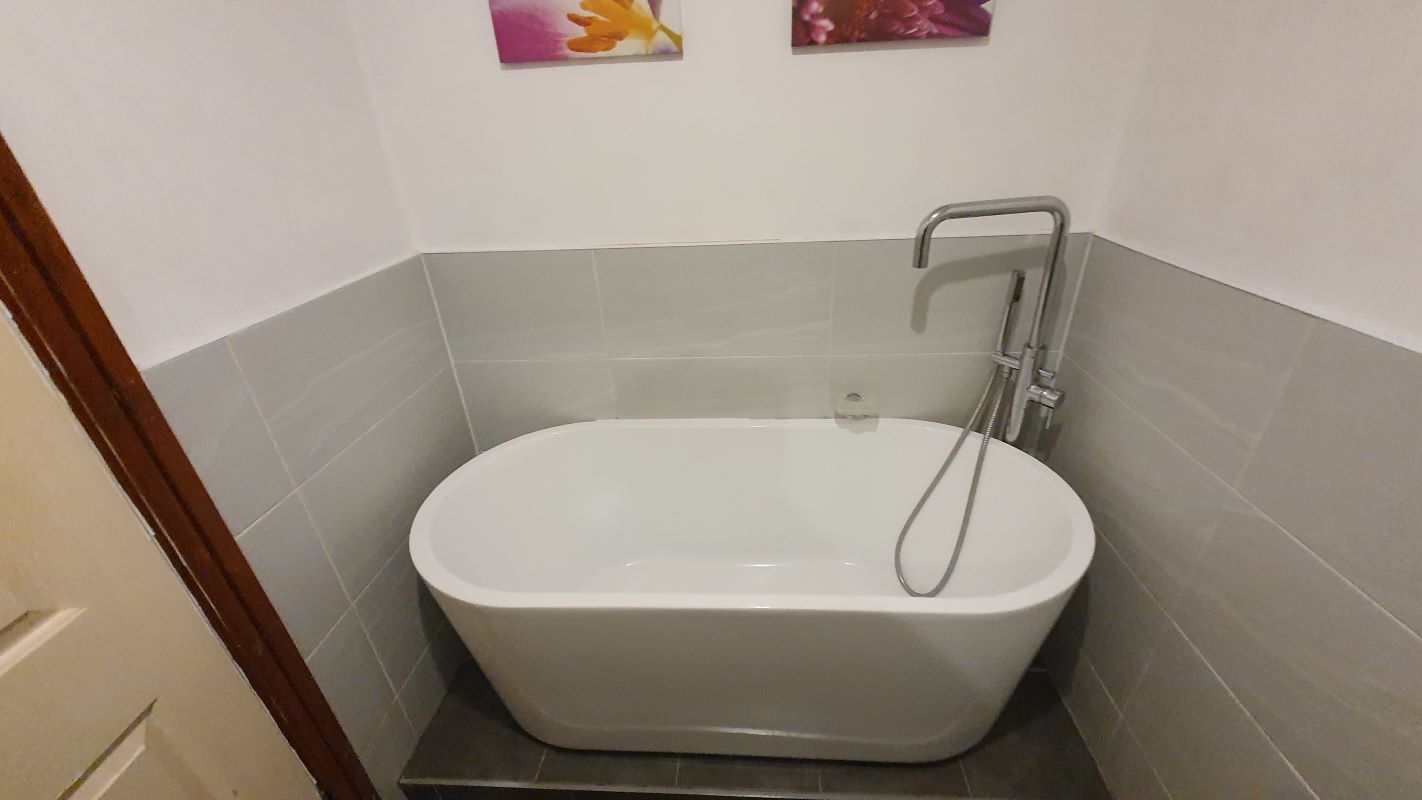 5 The Hedgerows, Shortbutts Lane, Lichfield, Staffordshire, WS14 9BU