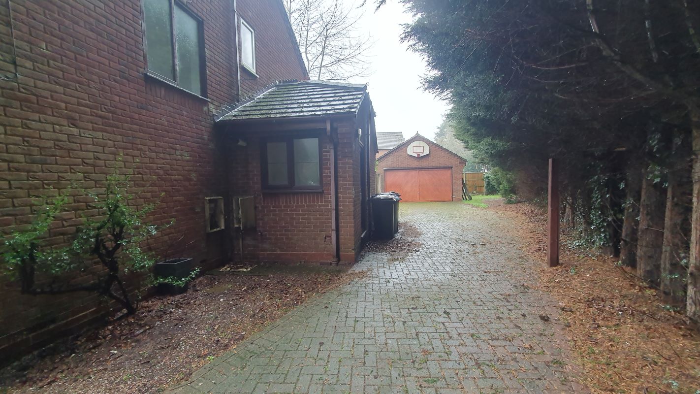 5 The Hedgerows, Shortbutts Lane, Lichfield, Staffordshire, WS14 9BU