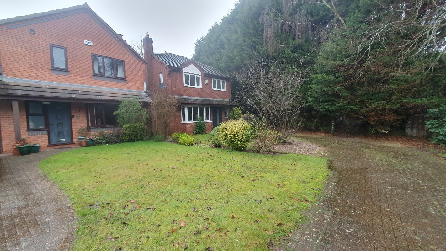 5 The Hedgerows, Shortbutts Lane, Lichfield, Staffordshire, WS14 9BU