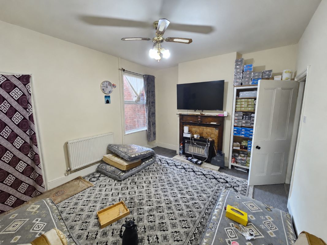 16 Bearwood Road, Smethwick, West Midlands, B66 4HH
