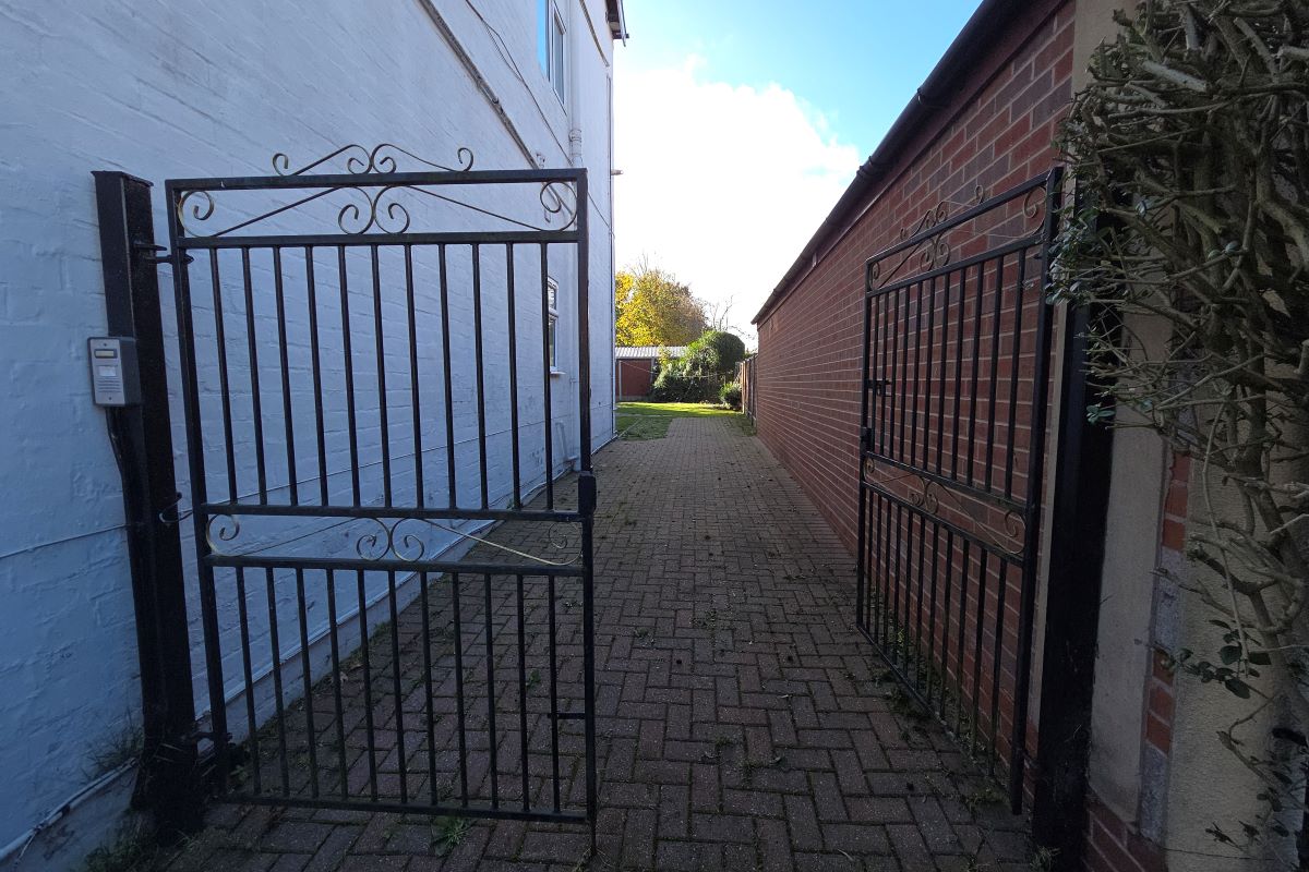 Flat 8, 136 Portland Road, Edgbaston, Birmingham, West Midlands, B16 9SS