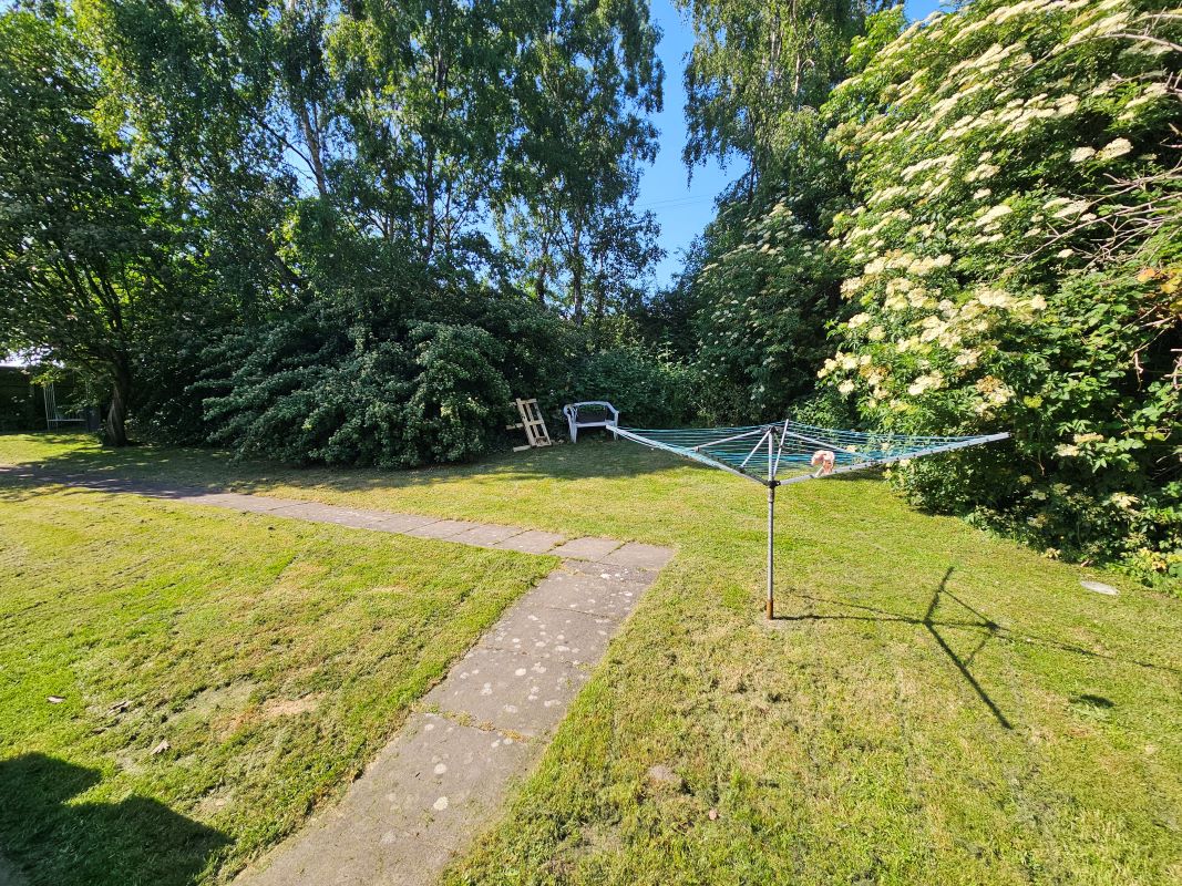 305 Foxdale Drive, Brierley Hill, West Midlands, DY5 3GX