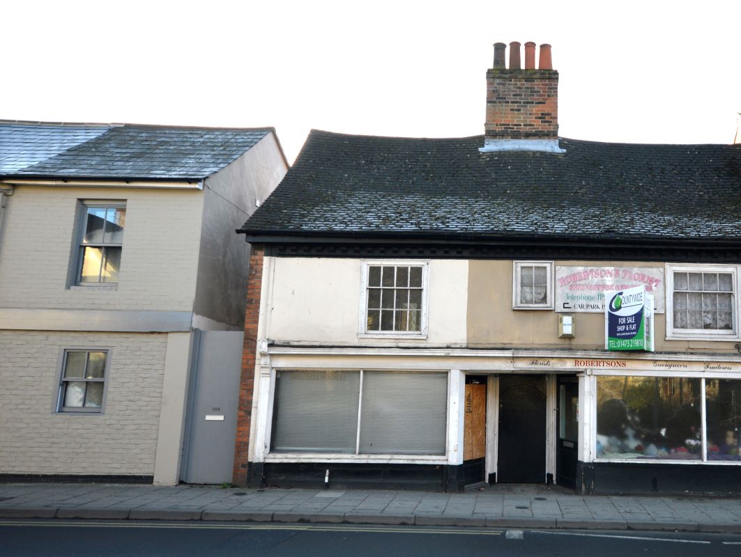 104 St Helens St for sale at auction on 18 Mar 2020 0200 PM