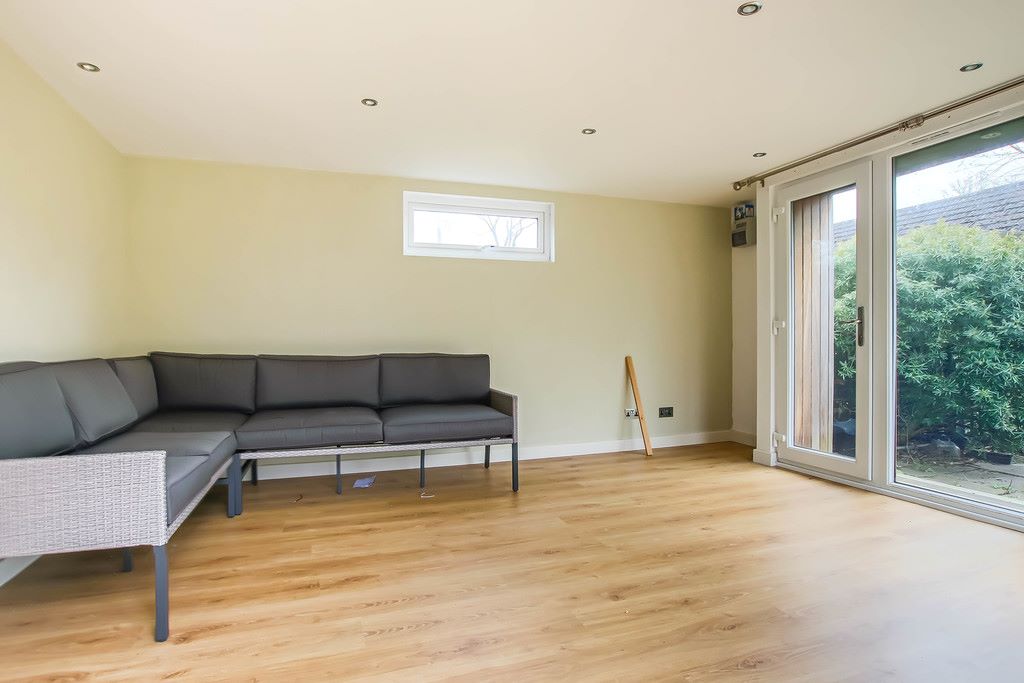 86 Macaulay Avenue, Great Shelford, Cambridge, CB22 5AF