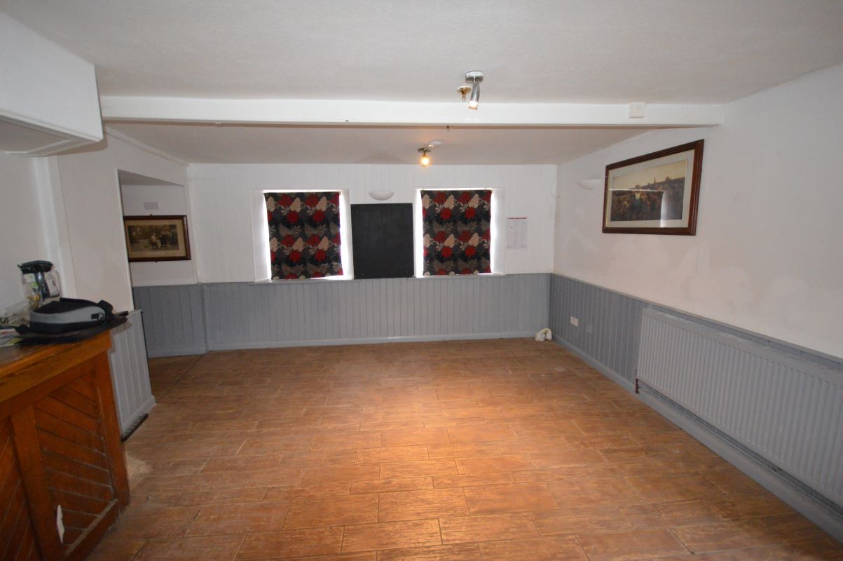 Crown and Pipes Public House, 14 High Street, Fenstanton, Cambridgeshire, PE28 9LQ