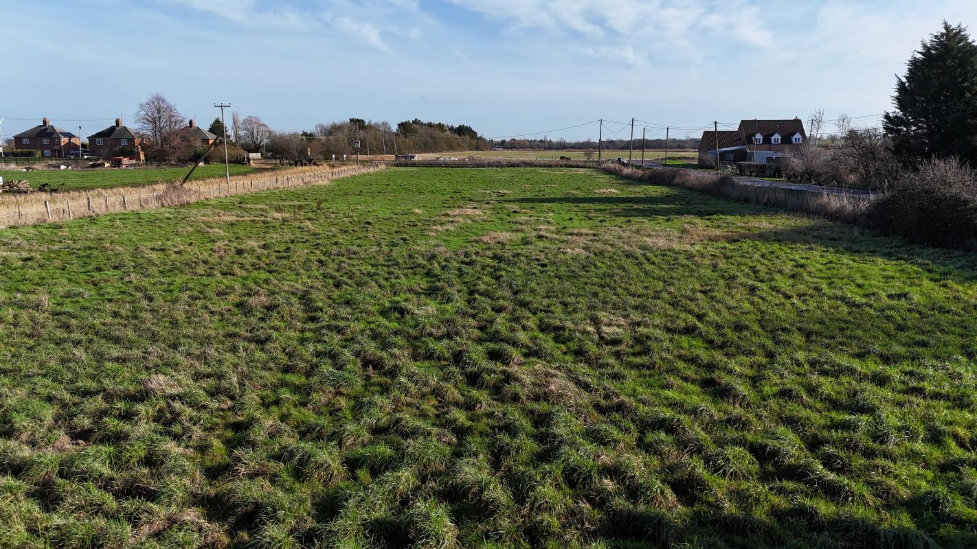 Stables and Paddock Land, Harpers Drove, Ramsey Heights, Cambridgeshire, PE26 2RJ