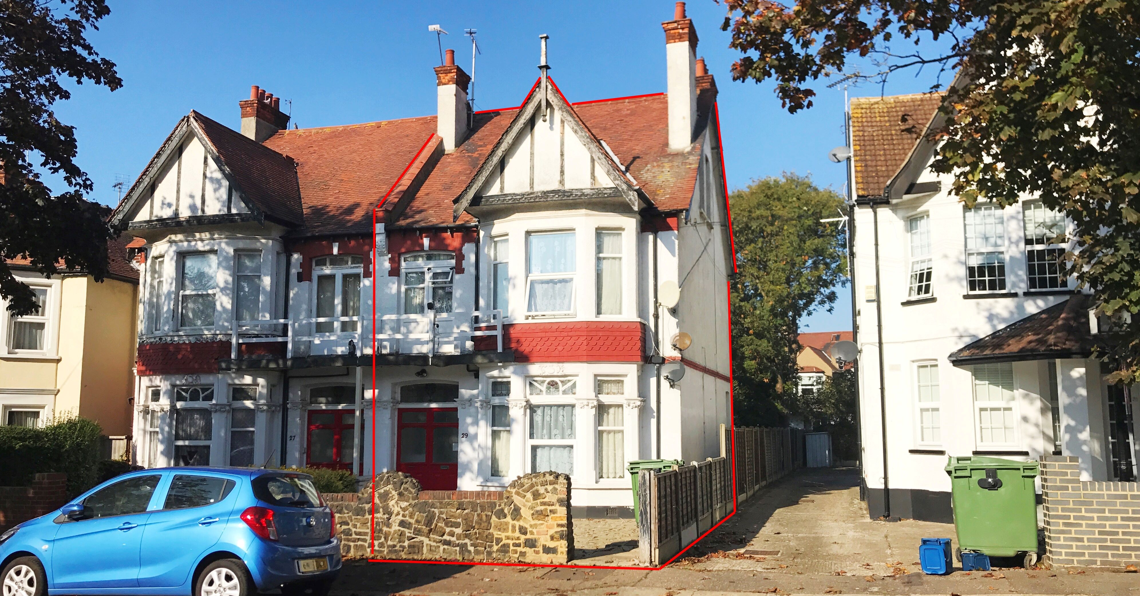 27 Whitefriars Crescent, Westcliff-on-Sea, Essex, SS0 8EX