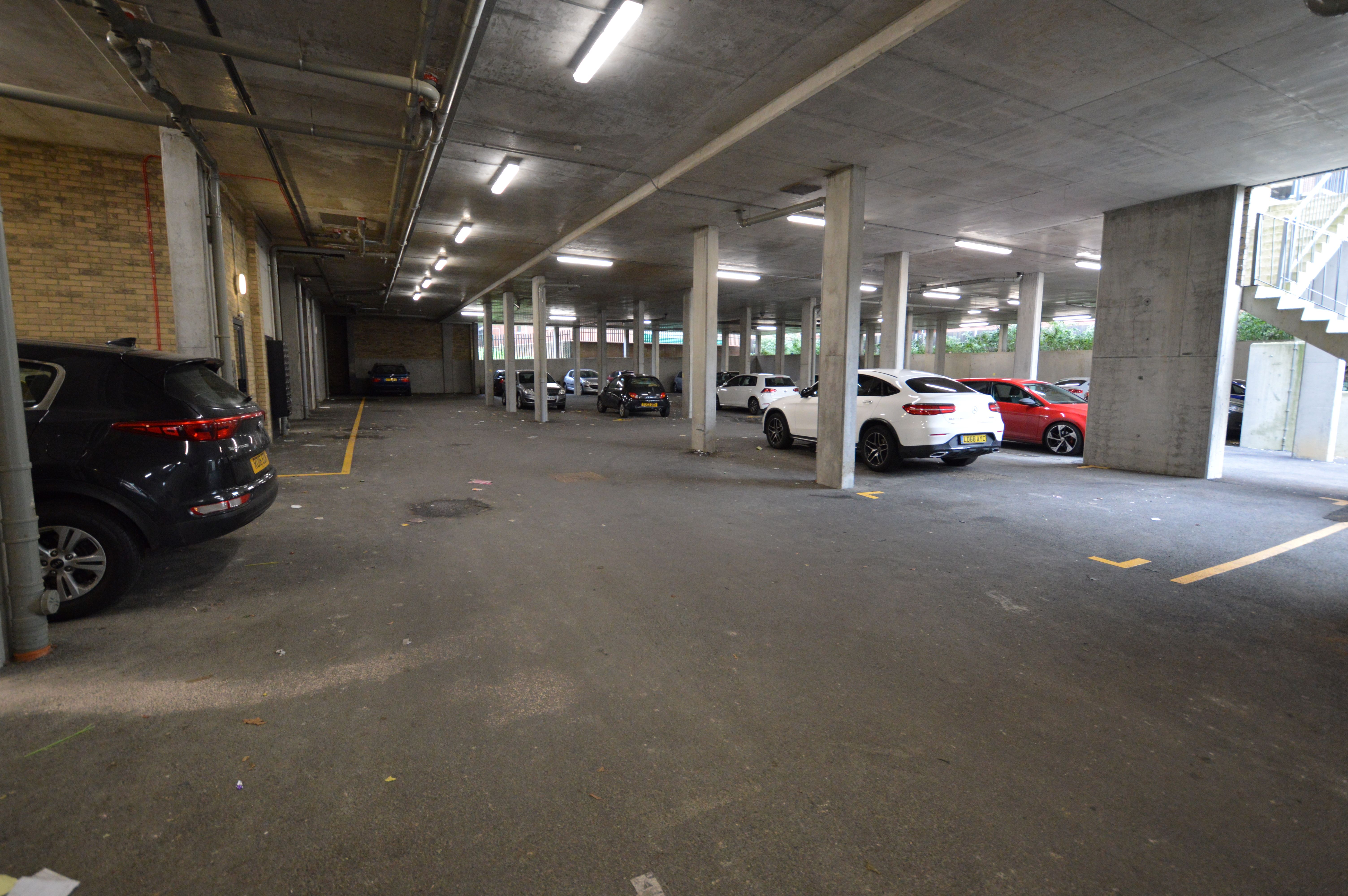 Flat 34a Pullman Court, High Street, Grays, Essex, RM17 6FN