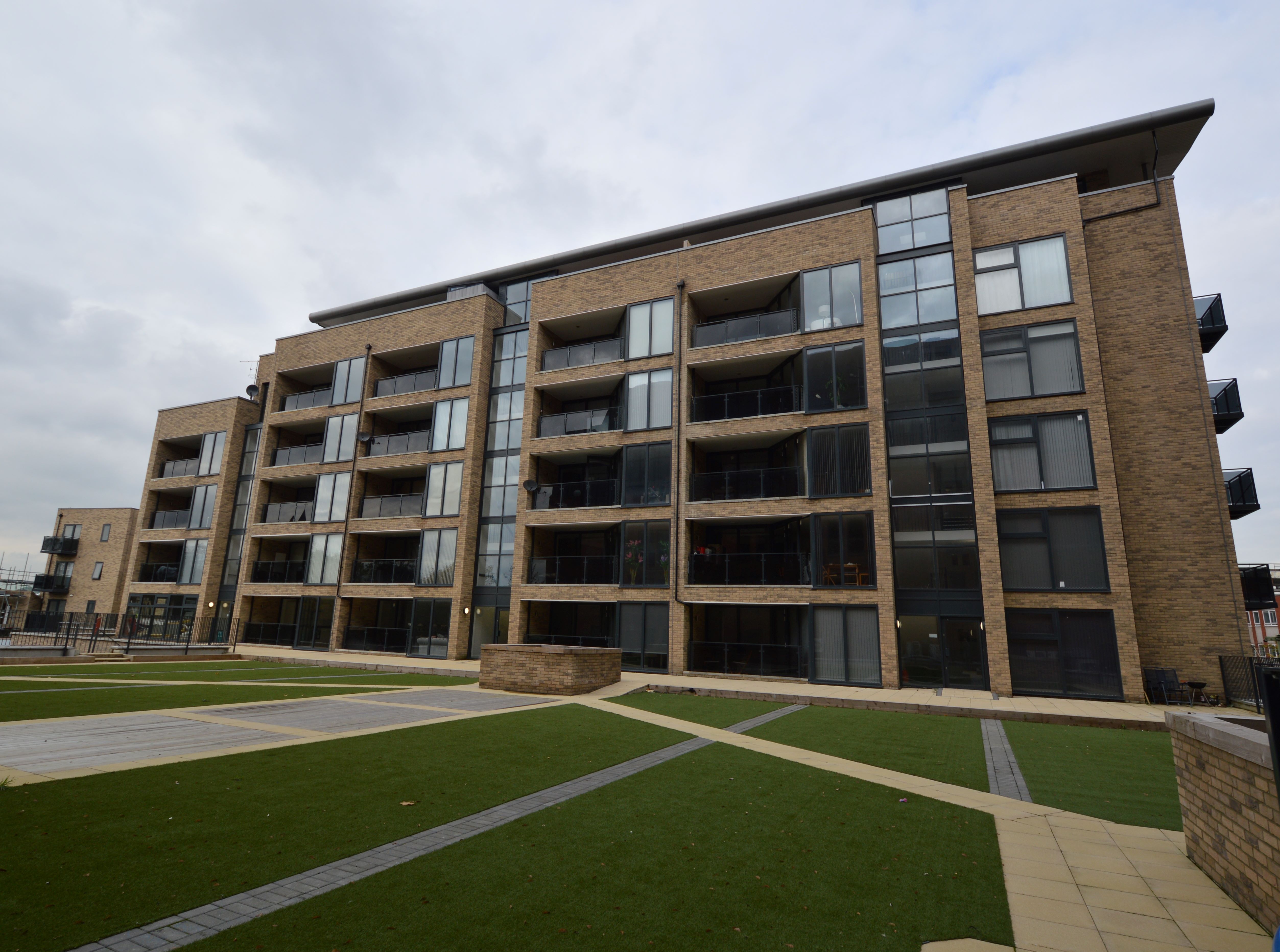 Flat 34a Pullman Court, High Street, Grays, Essex, RM17 6FN