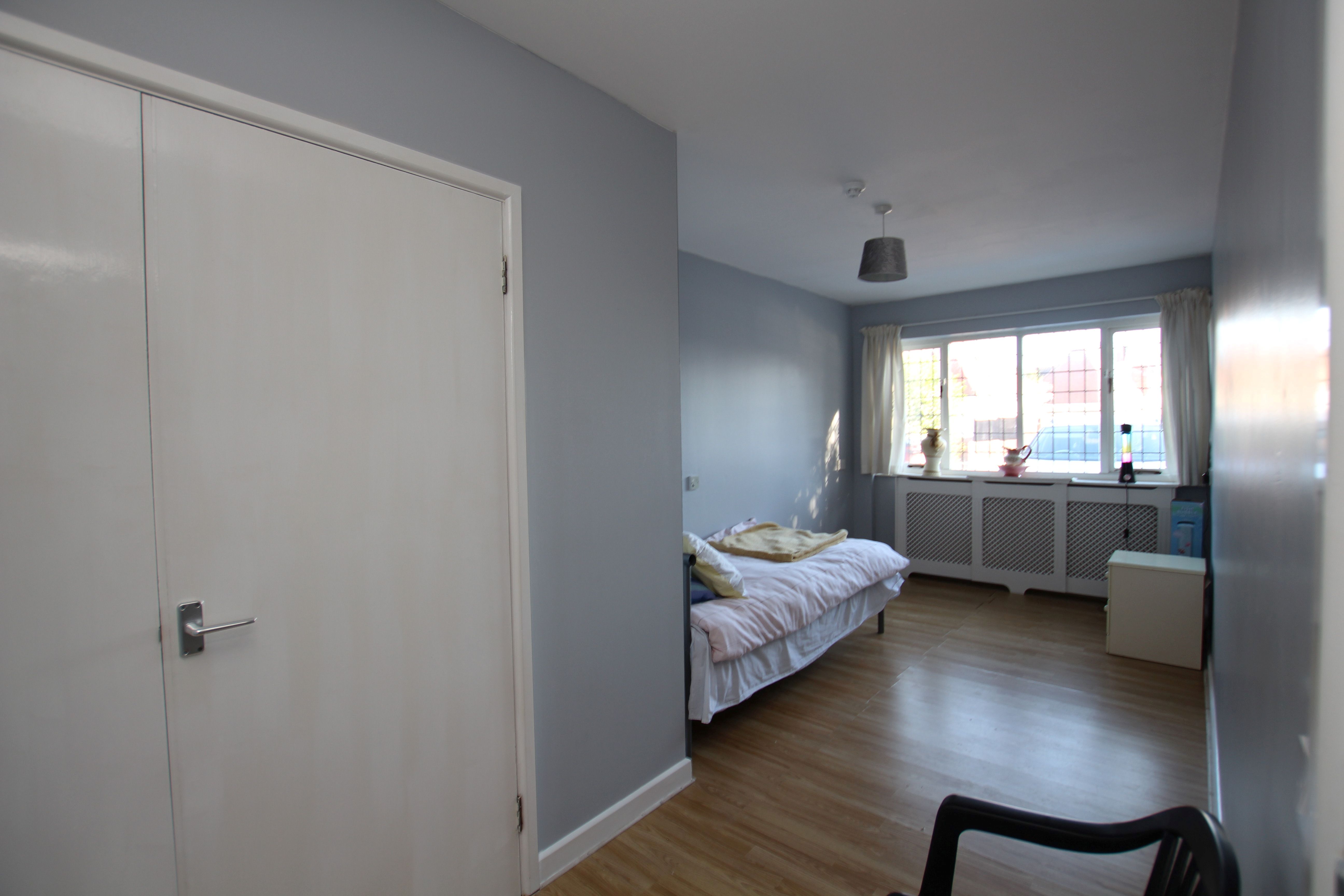 19 York Road, Holland-on-Sea, Essex, CO15 5NS