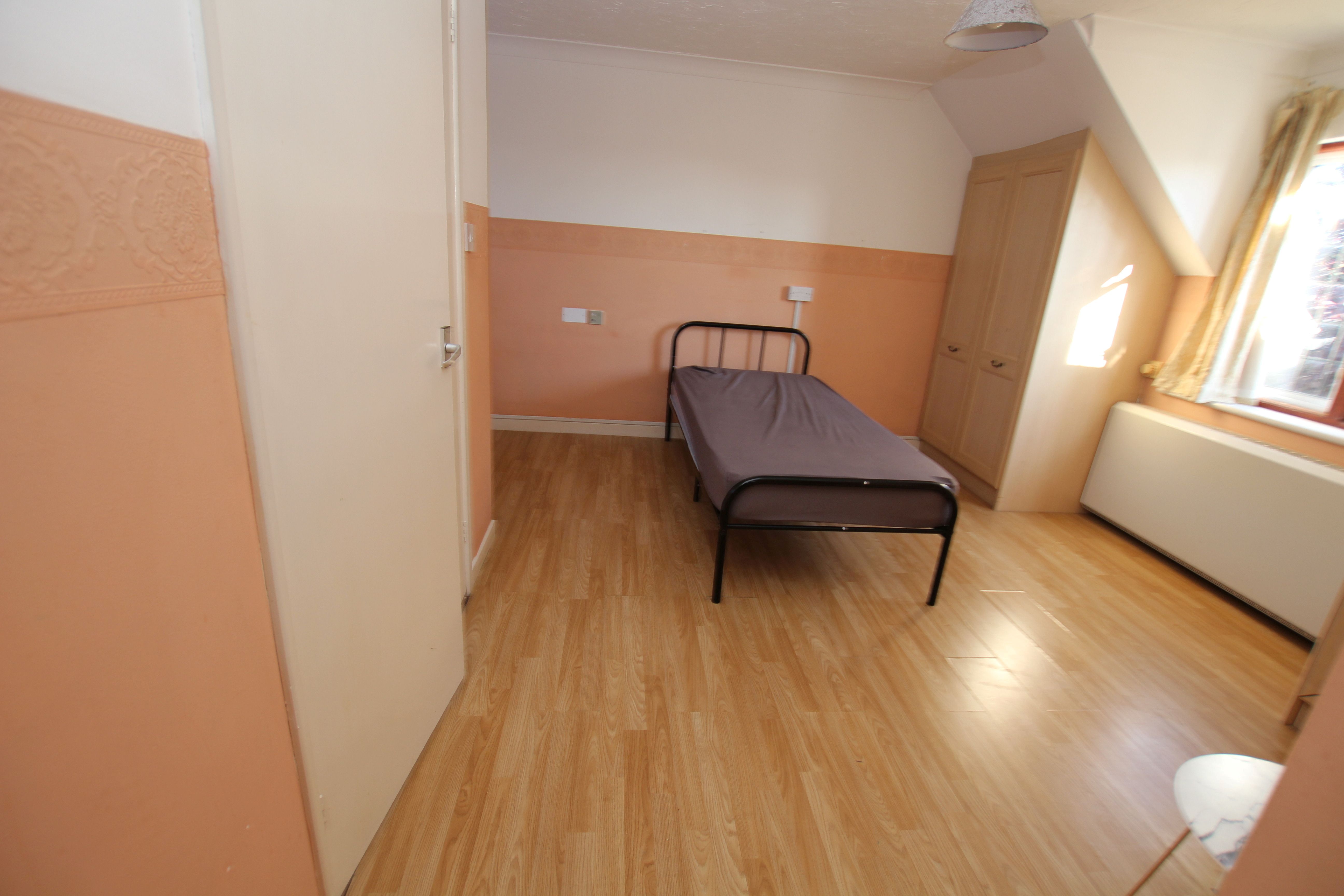 19 York Road, Holland-on-Sea, Essex, CO15 5NS