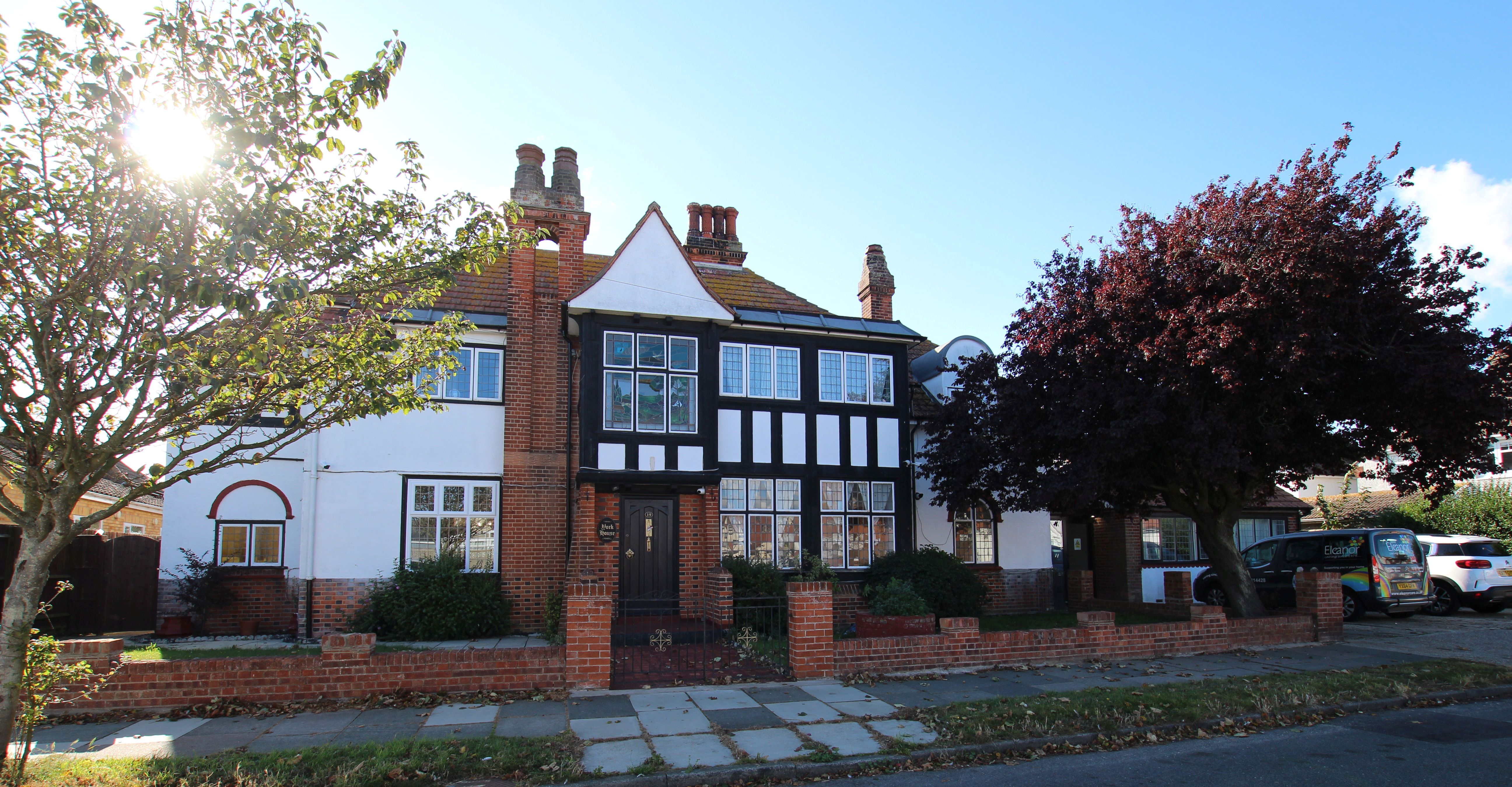 19 York Road, Holland-on-Sea, Essex, CO15 5NS