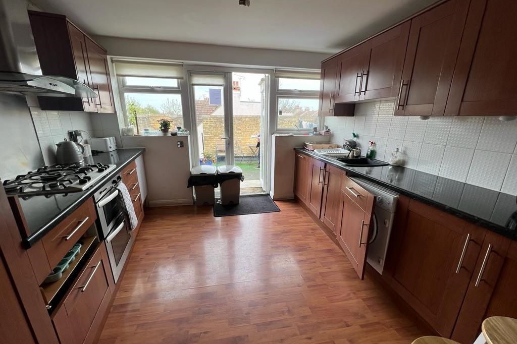 93 Broadway, Leigh-on-Sea, Essex, SS9 1PG