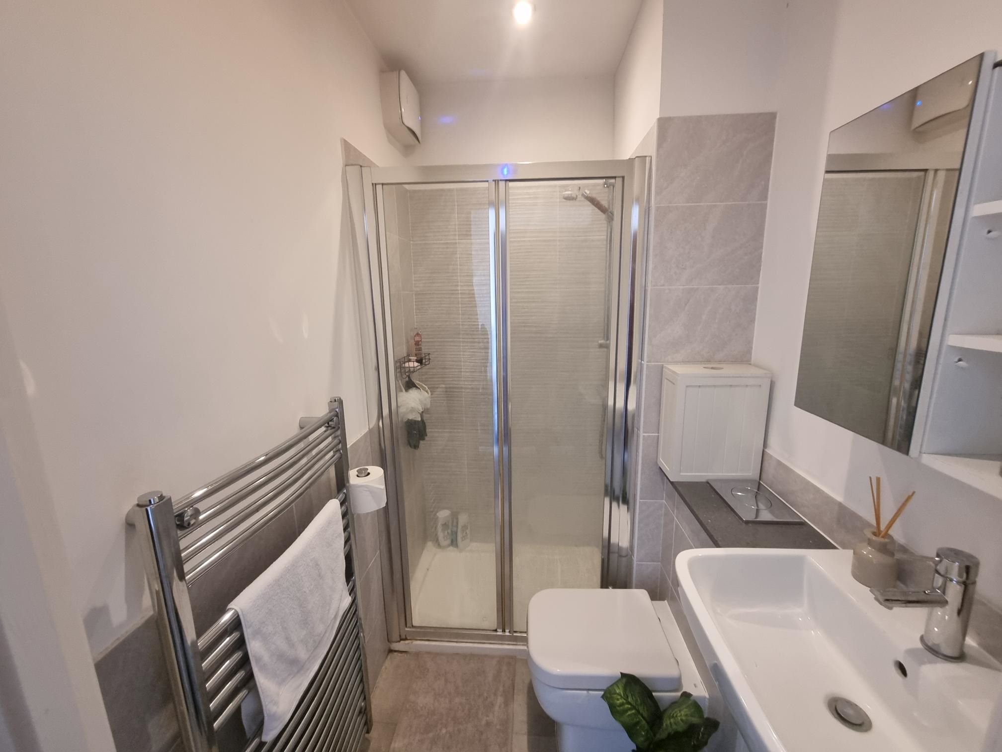 Flat 3 Hanover House, 78 High Street, Brentwood, Essex, CM14 4AP