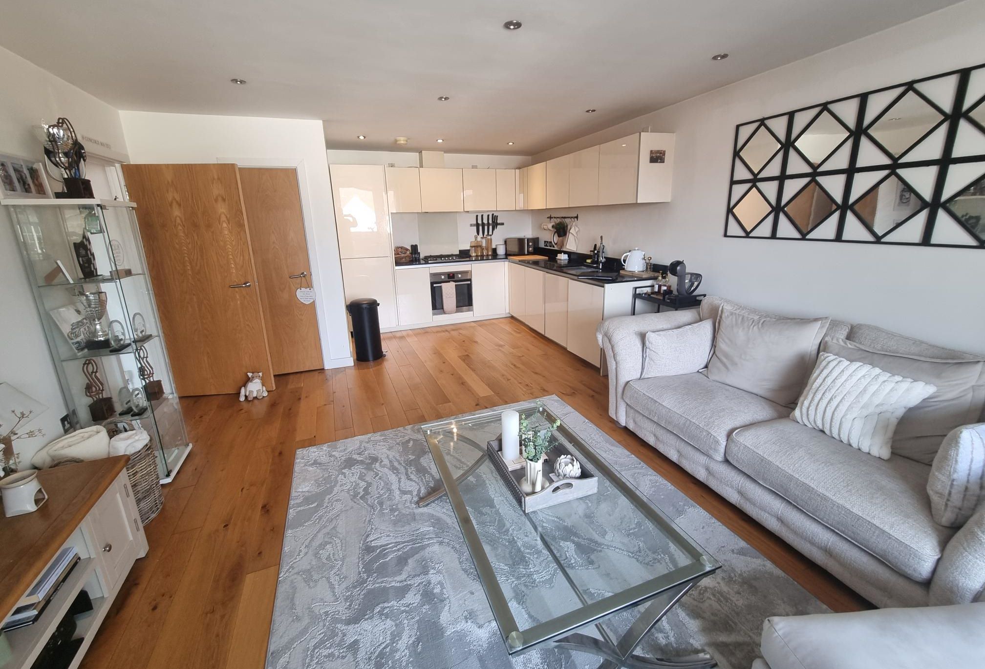 Flat 3 Hanover House, 78 High Street, Brentwood, Essex, CM14 4AP