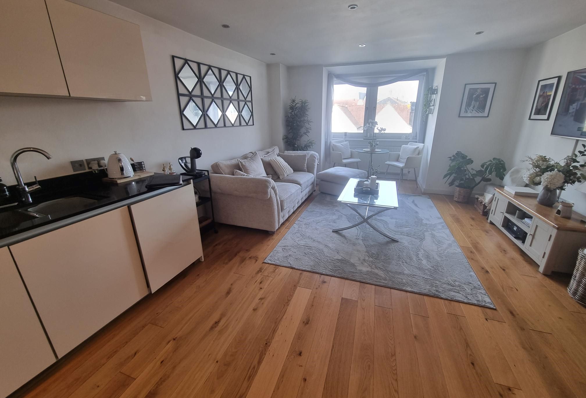 Flat 3 Hanover House, 78 High Street, Brentwood, Essex, CM14 4AP