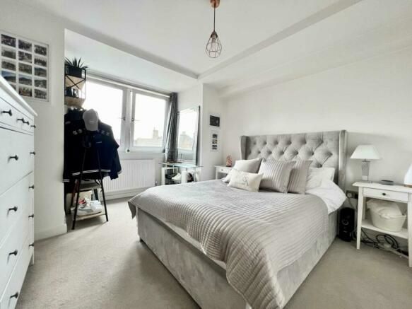 Flat 3 Hanover House, 78 High Street, Brentwood, Essex, CM14 4AP