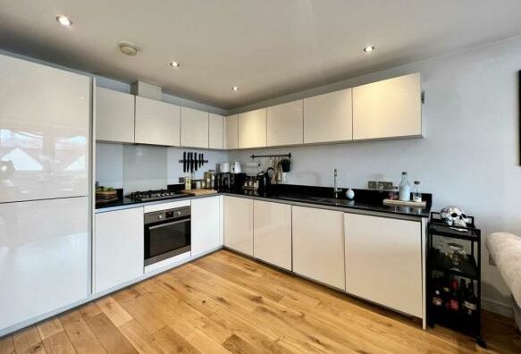 Flat 3 Hanover House, 78 High Street, Brentwood, Essex, CM14 4AP