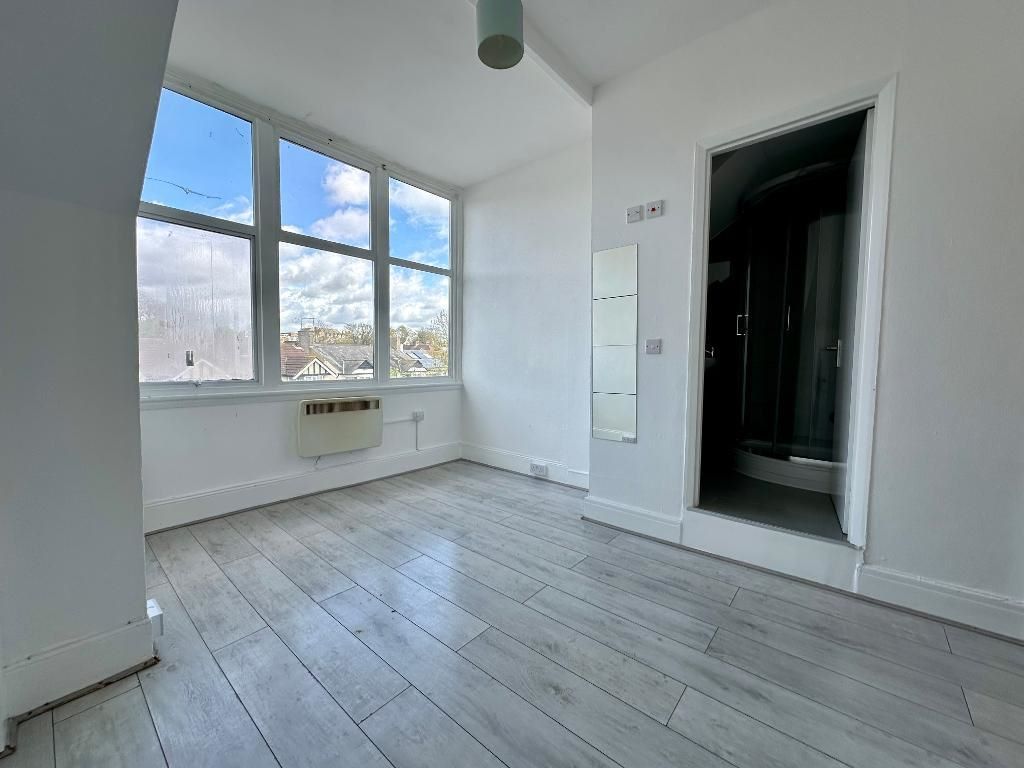 1A Palmeira Avenue / 86 Station Road, Westcliff-on-Sea, Essex, SS0 7RQ