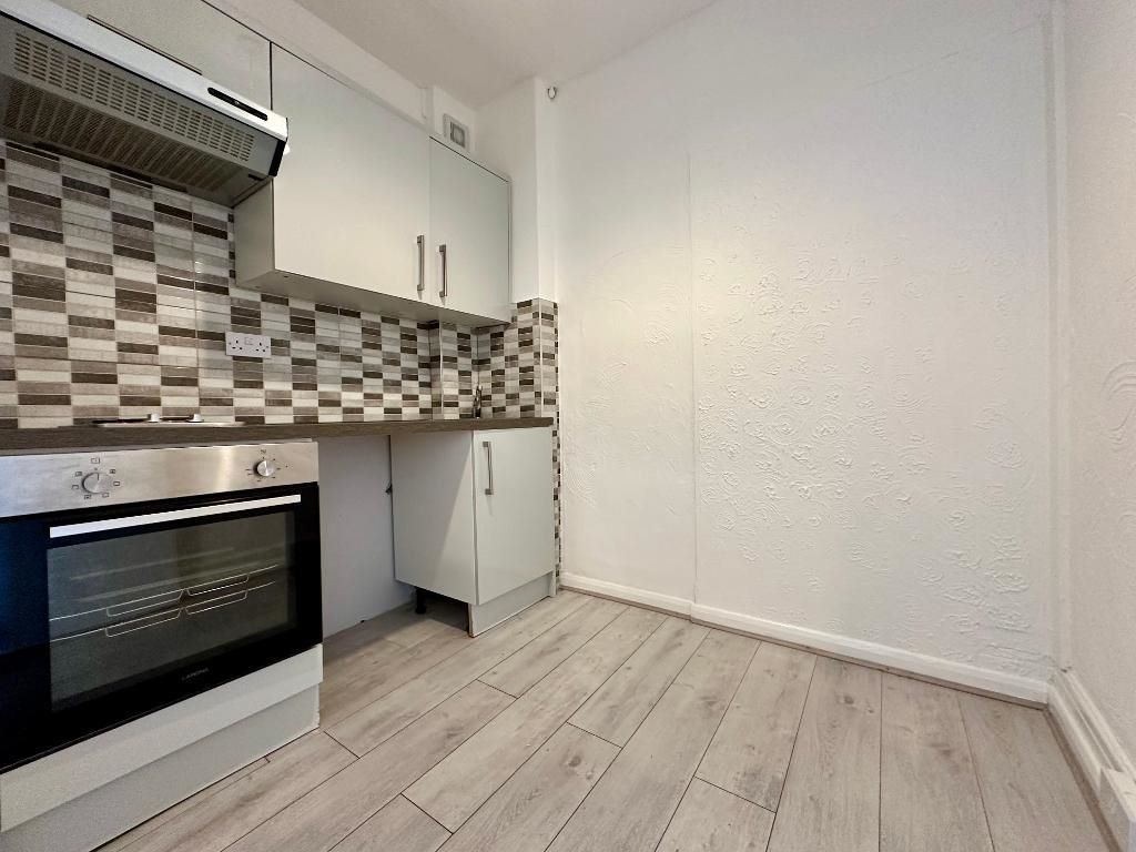 1A Palmeira Avenue / 86 Station Road, Westcliff-on-Sea, Essex, SS0 7RQ