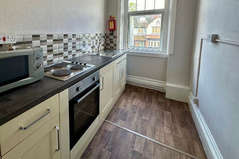 1A Palmeira Avenue / 86 Station Road, Westcliff-on-Sea, Essex, SS0 7RQ