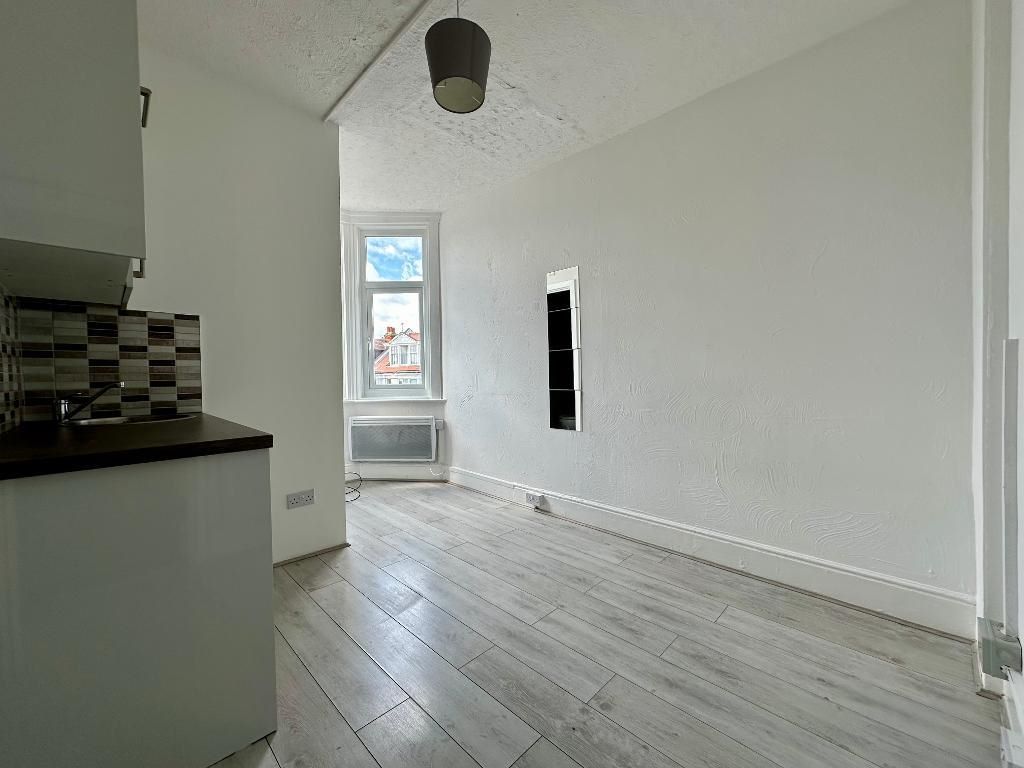 1A Palmeira Avenue / 86 Station Road, Westcliff-on-Sea, Essex, SS0 7RQ