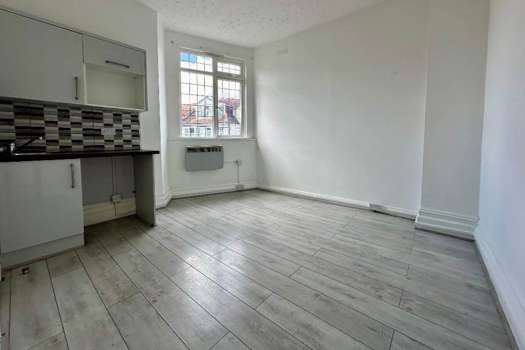 1A Palmeira Avenue / 86 Station Road, Westcliff-on-Sea, Essex, SS0 7RQ