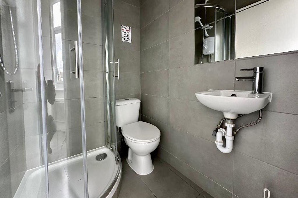 1A Palmeira Avenue / 86 Station Road, Westcliff-on-Sea, Essex, SS0 7RQ