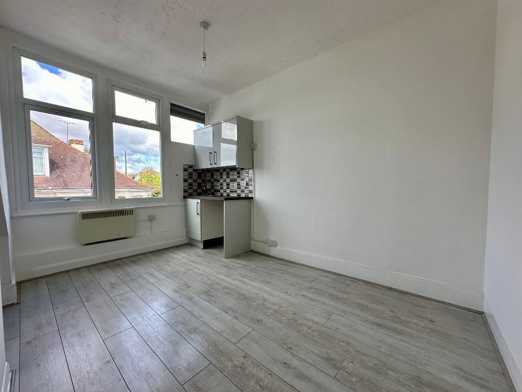 1A Palmeira Avenue / 86 Station Road, Westcliff-on-Sea, Essex, SS0 7RQ