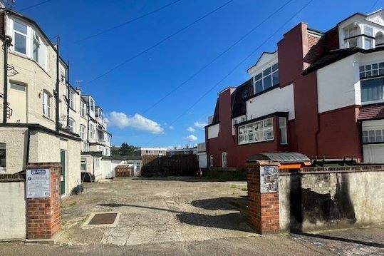 1A Palmeira Avenue / 86 Station Road, Westcliff-on-Sea, Essex, SS0 7RQ