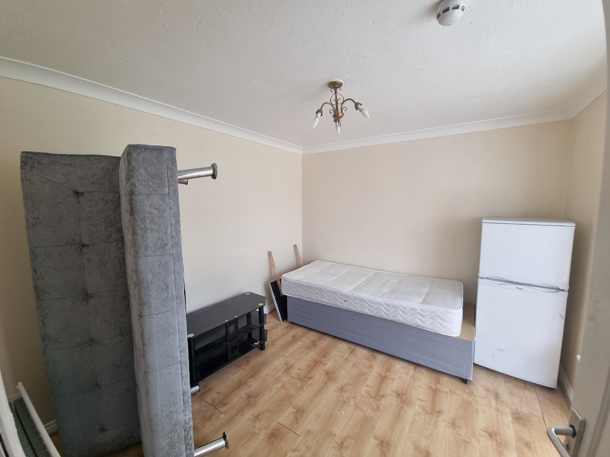 55 Mayflower Road, Chafford Hundred, Grays, Essex, RM16 6BE