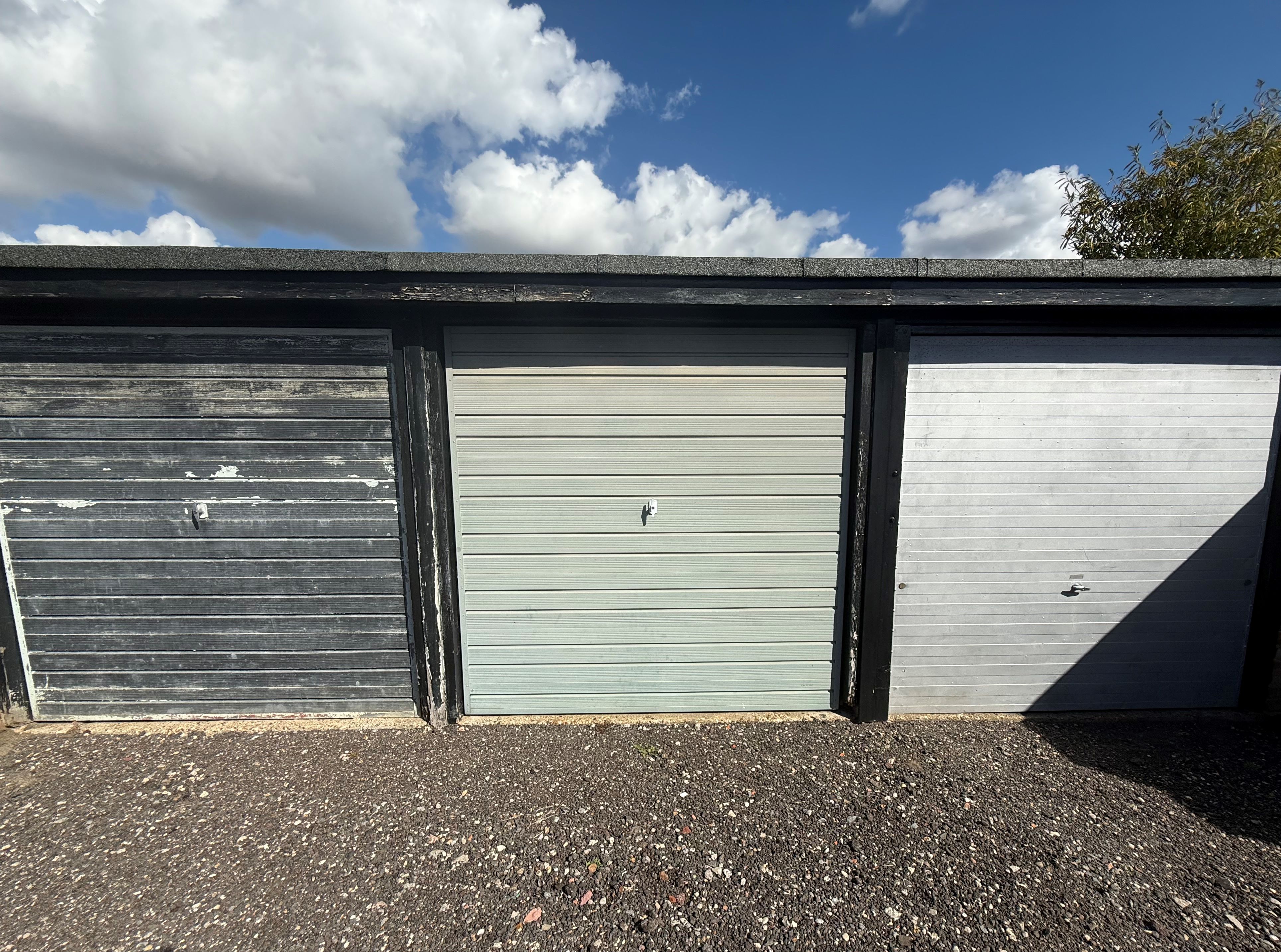 Garage, 2 Leslie Close, Leigh-on-Sea, Essex, SS9 5NP