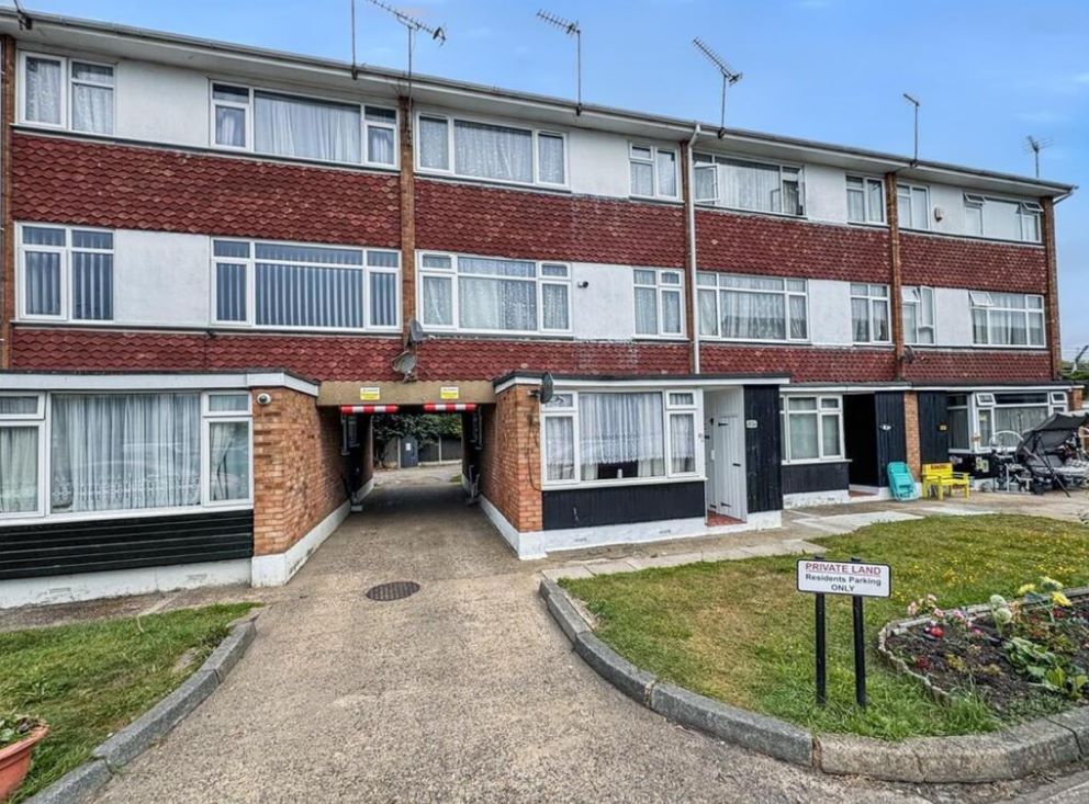 81A High Street, Canvey Island, Essex, SS8 7RE