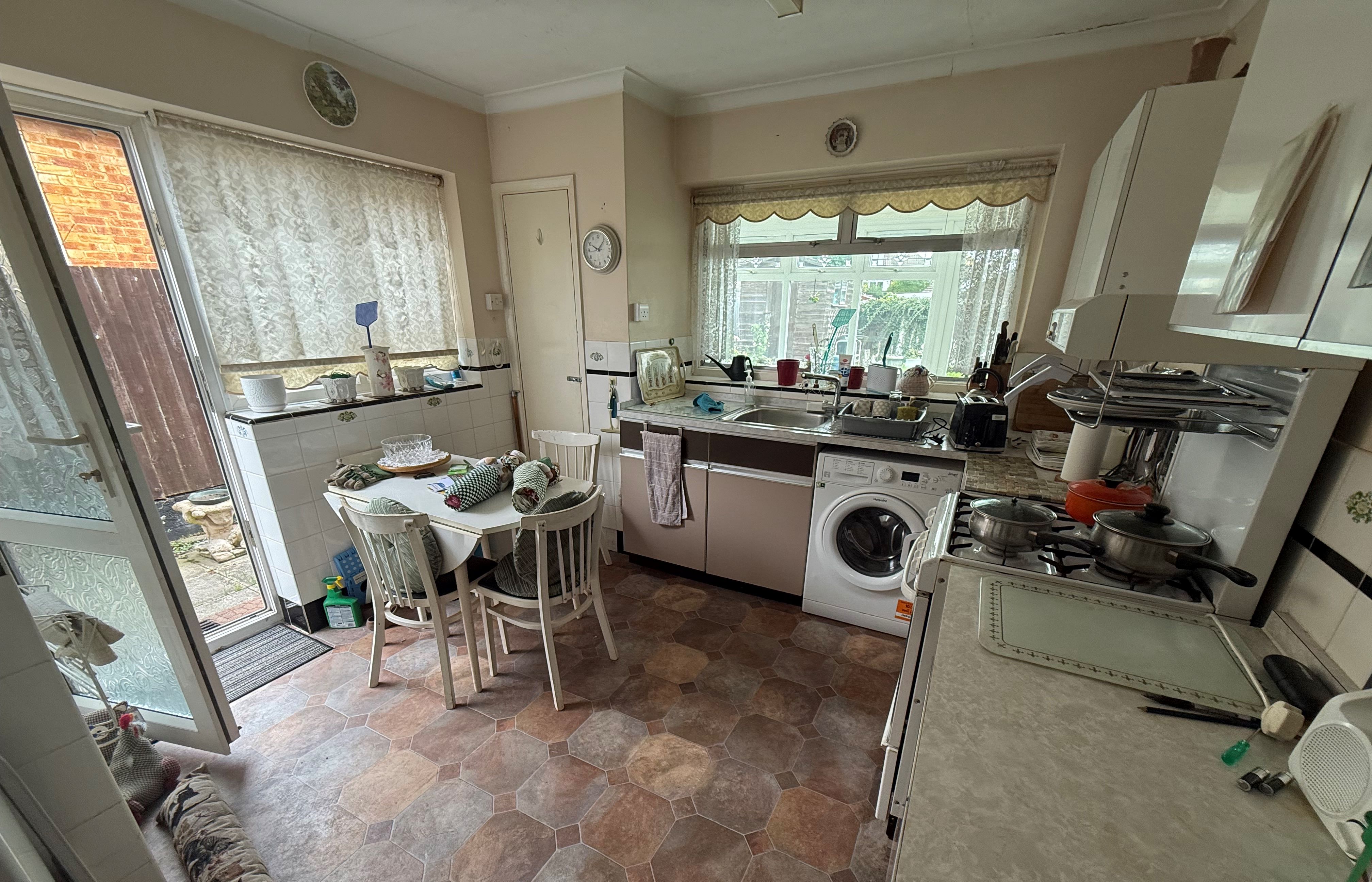 10 Alan Grove, Leigh-on-Sea, Essex, SS9 5RU