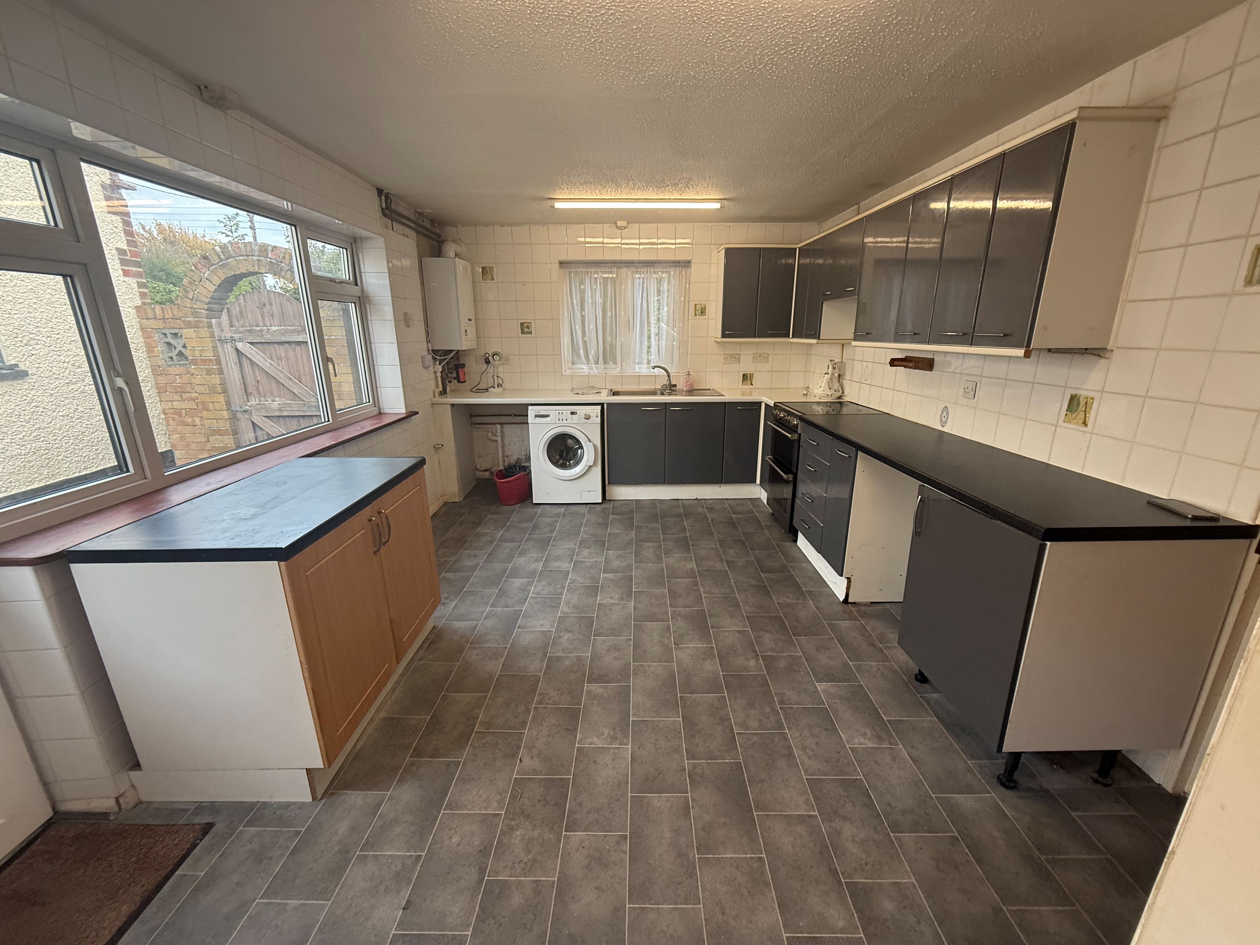 2 Deirdre Avenue, Wickford, Essex, SS12 0AX