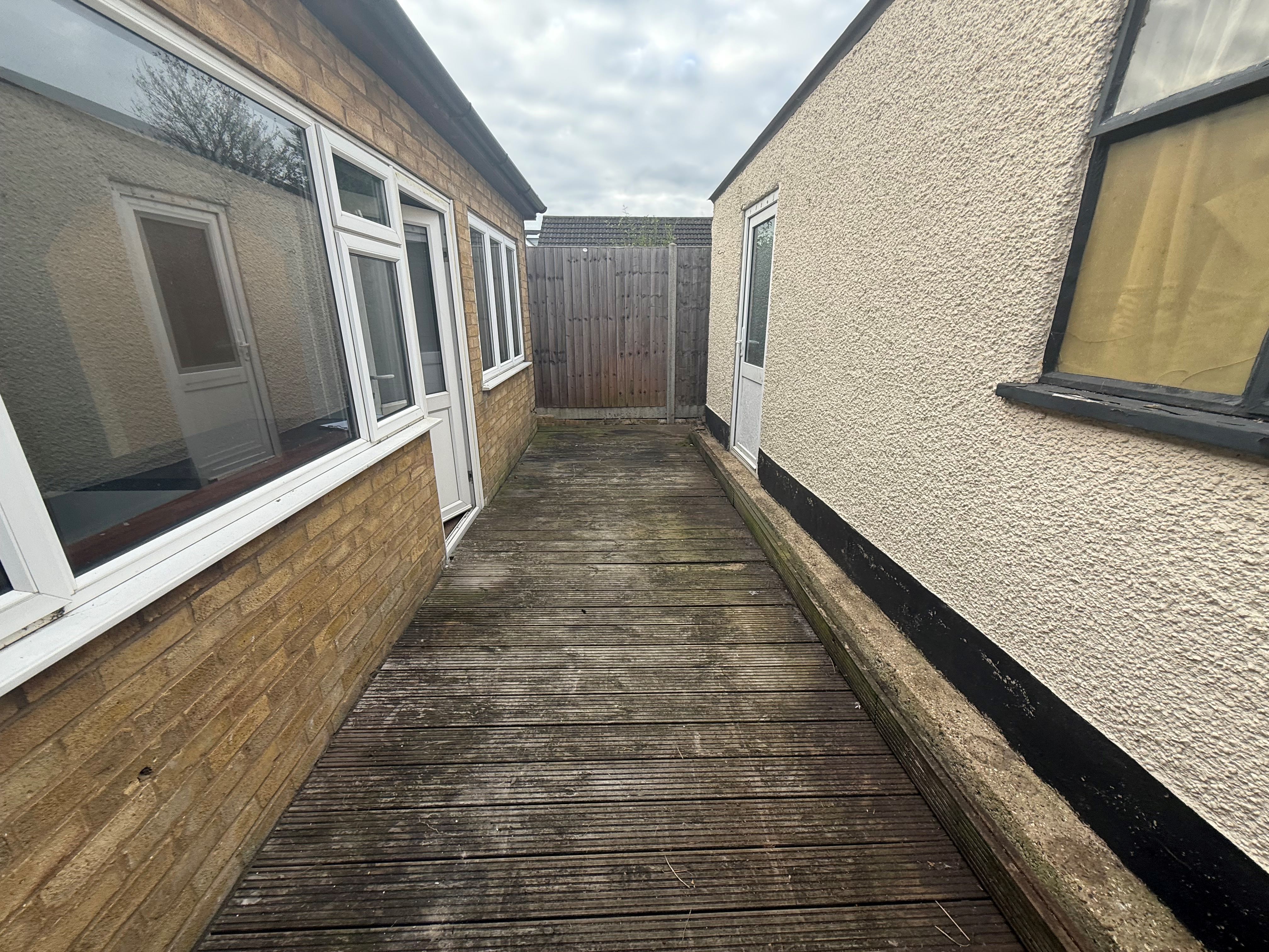 2 Deirdre Avenue, Wickford, Essex, SS12 0AX