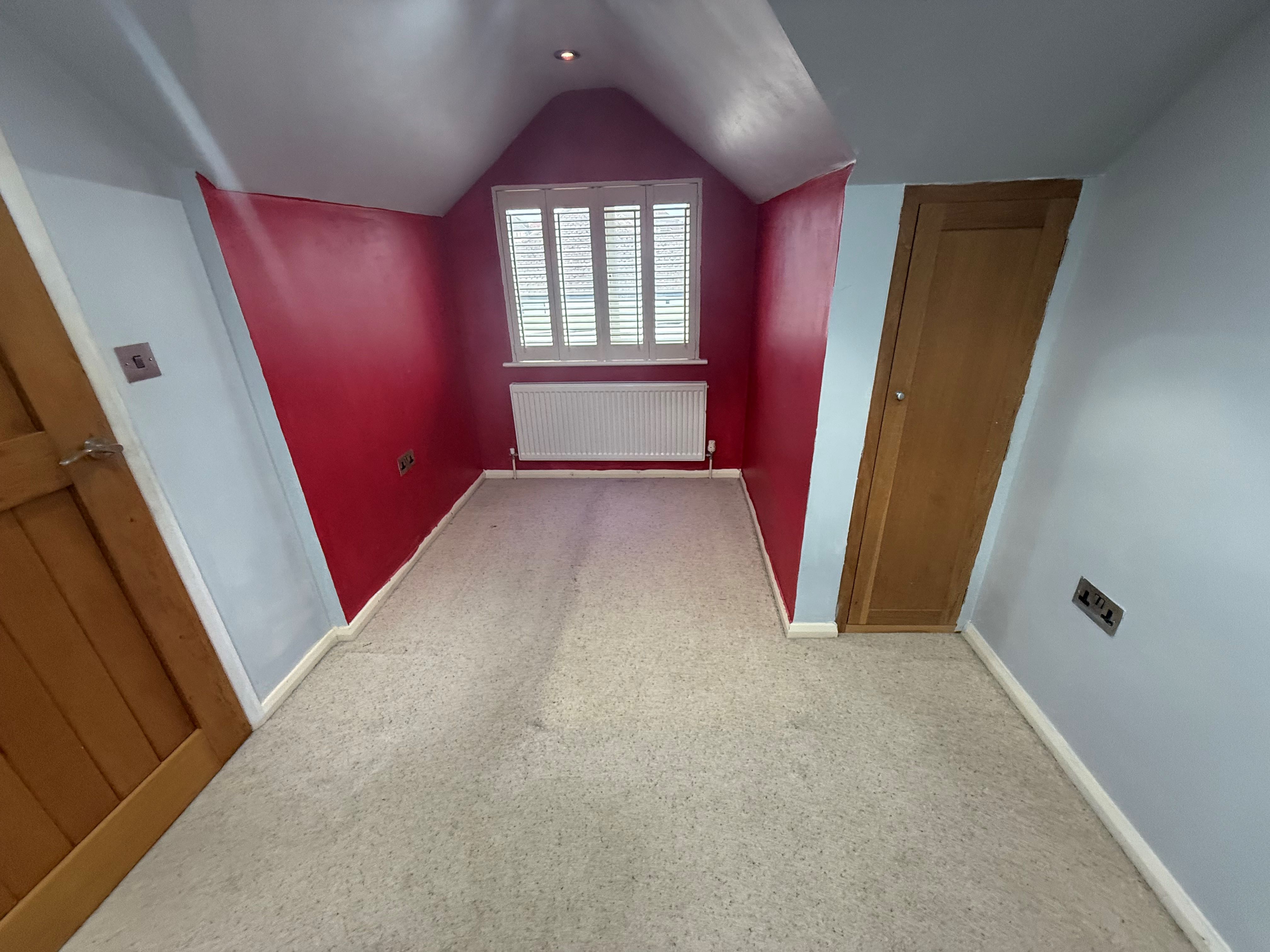 2 Deirdre Avenue, Wickford, Essex, SS12 0AX